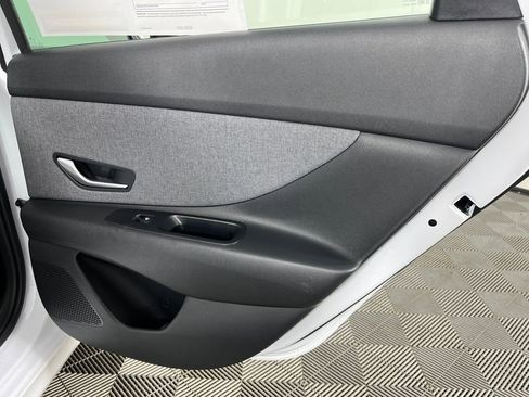 Used 2025 Hyundai Elantra Limited image 14