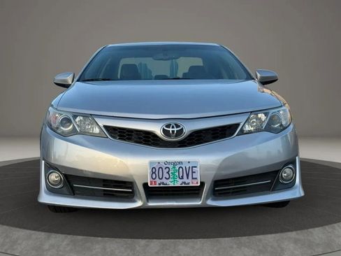 Used 2012 Toyota Camry SE w/ Leather Pkg FWD image 5