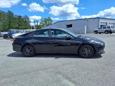 Used 2023 Hyundai Elantra SEL image 3