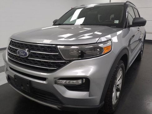 Used 2020 Ford Explorer XLT w/ Equipment Group 202A AWD/4WD image 15