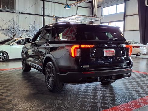 Used 2025 Ford Explorer ST-Line w/ ST-Line Street Pack AWD/4WD image 4
