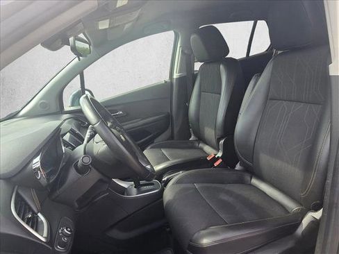 Used 2022 Chevrolet Trax LT w/ LT Convenience Package AWD/4WD image 15