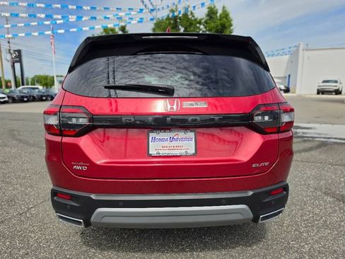 Used 2025 Honda Pilot Elite image 4