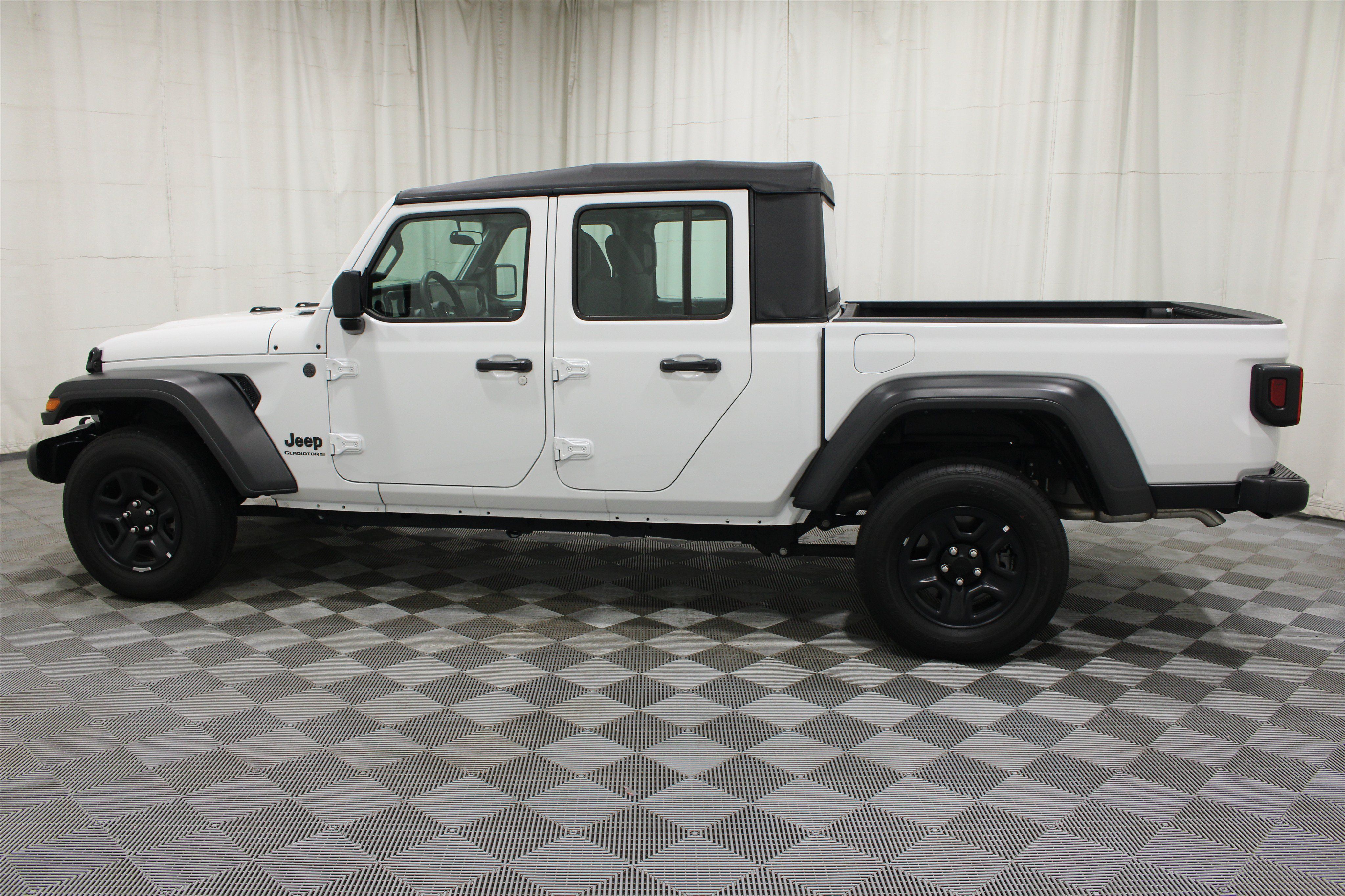 Used 2025 Jeep Gladiator Sport AWD/4WD image 30