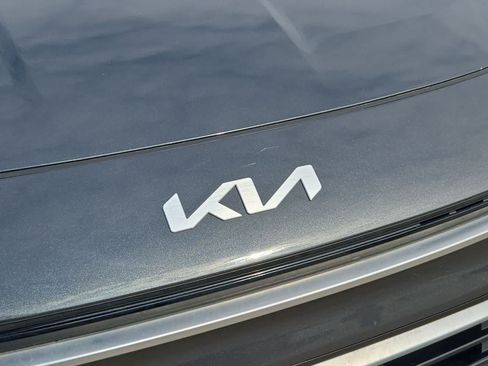 Certified 2024 Kia Niro EX Touring FWD image 10