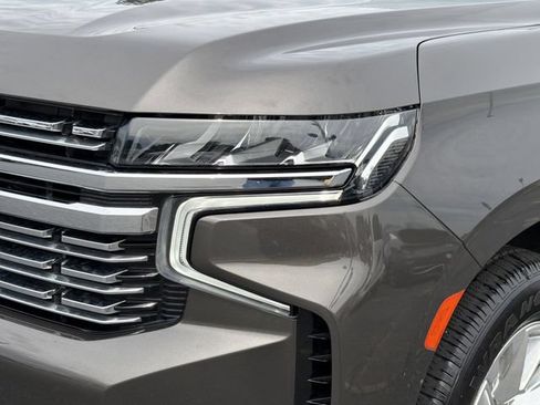 Used 2021 Chevrolet Suburban Premier RWD image 28