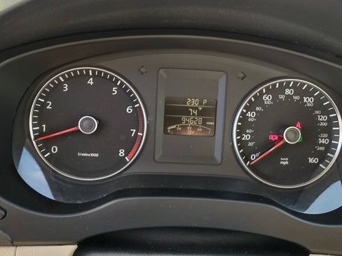 Used 2012 Volkswagen Jetta SE FWD image 16