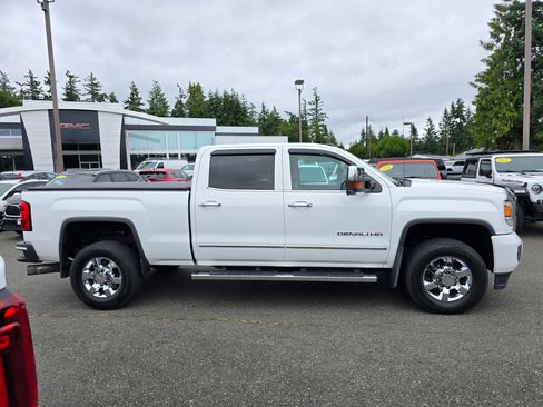 Used 2015 GMC Sierra 3500 Denali w/ Duramax Plus Package image 8