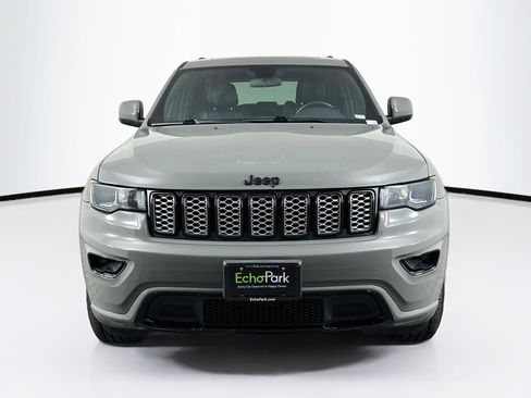 Used 2021 Jeep Grand Cherokee Laredo X AWD/4WD image 2