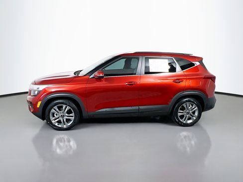 Used 2023 Kia Seltos S w/ Navigation Package FWD image 9