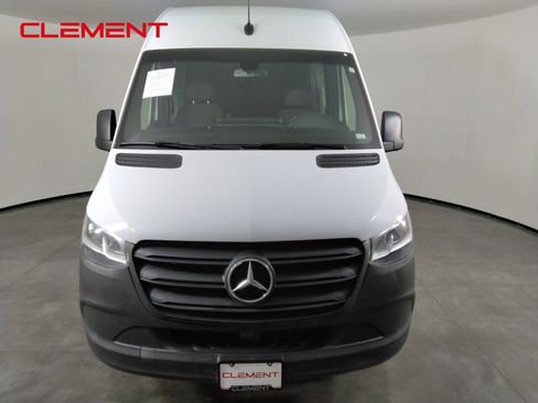 Used 2023 Mercedes-Benz Sprinter 2500 image 2