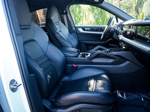 Used 2024 Porsche Cayenne S image 33