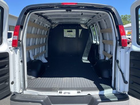 Used 2025 GMC Savana 2500 w/ Driver Convenience Package RWD image 17