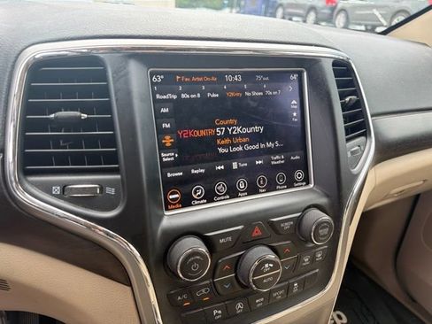 Used 2018 Jeep Grand Cherokee Laredo AWD/4WD image 25