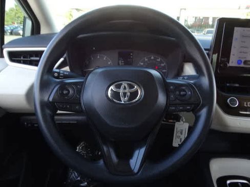 Used 2025 Toyota Corolla LE image 24