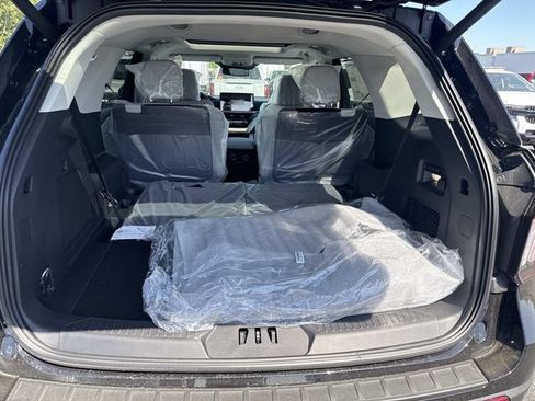 New 2026 Ford Explorer Platinum w/ LUX Leather Package AWD/4WD image 4