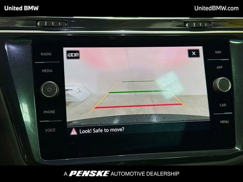 Used 2022 Volkswagen Tiguan SEL R-Line image 9