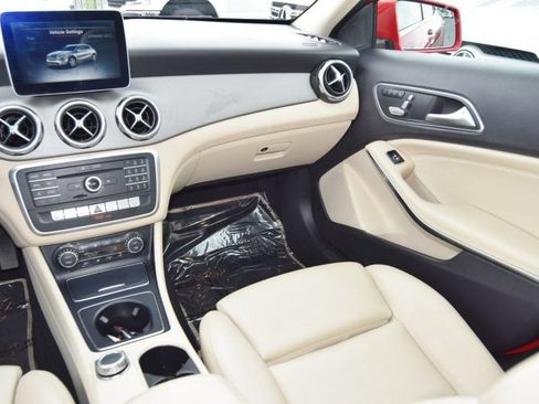 Used 2018 Mercedes-Benz GLA 250 image 30