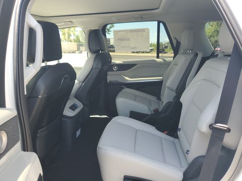 New 2026 Lincoln Navigator Reserve AWD/4WD image 27