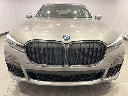 Certified 2022 BMW 750i xDrive w/ Executive Package image 2