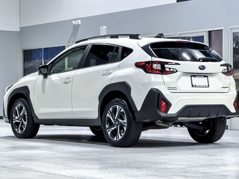 Used 2024 Subaru Crosstrek 2.0i Premium AWD/4WD image 3