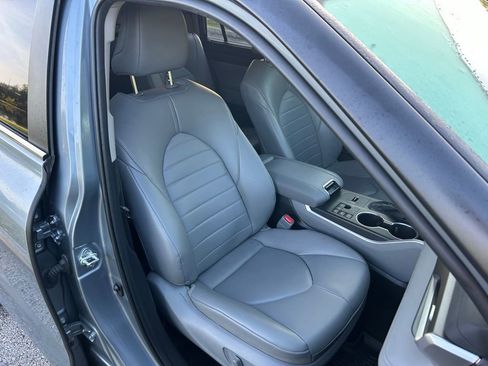 Used 2023 Toyota Highlander XLE image 16