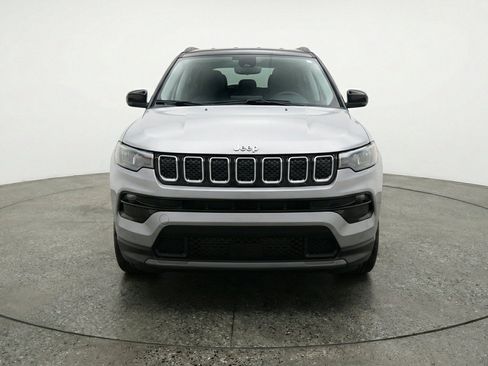 Used 2025 Jeep Compass Limited AWD/4WD image 2