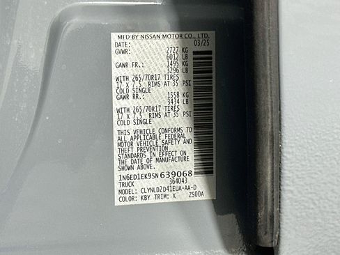 Used 2025 Nissan Frontier PRO-4X AWD/4WD image 12