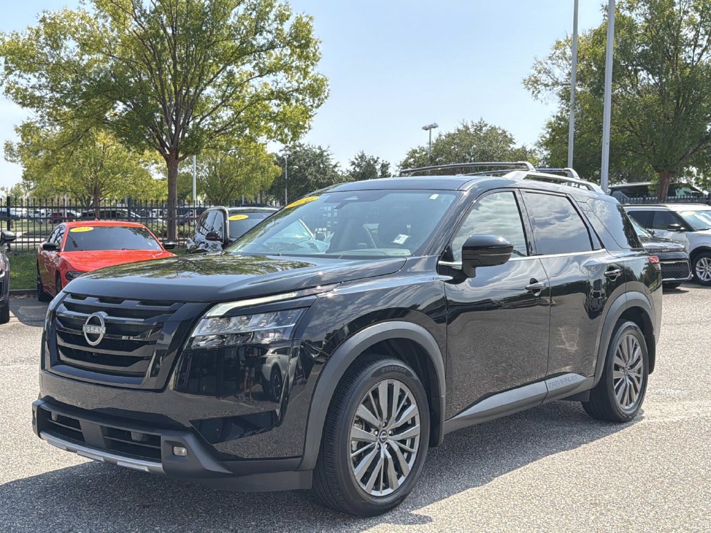 Used 2024 Nissan Pathfinder SL w/ SL Premium Package FWD image 8