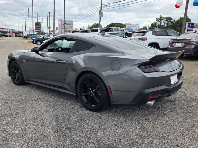 Used 2025 Ford Mustang GT RWD image 5