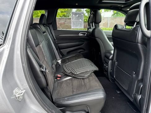 Used 2019 Jeep Grand Cherokee Altitude AWD/4WD image 10