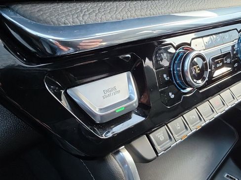 Used 2025 GMC Sierra 3500 Denali w/ Denali Reserve Package image 19