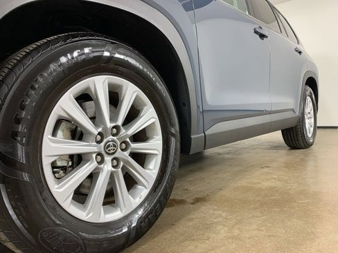 Used 2025 Toyota Grand Highlander AWD image 2