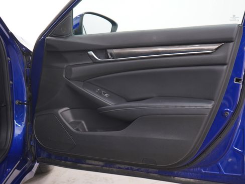 Used 2018 Honda Accord Sport image 9