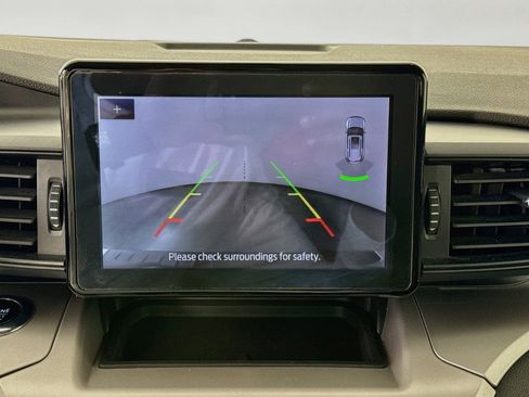 Used 2023 Ford Explorer XLT AWD/4WD image 13