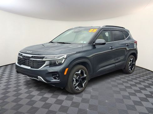 Used 2025 Kia Seltos EX w/ EX Sunroof Package AWD/4WD image 3