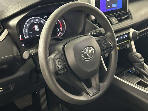 Used 2025 Toyota RAV4 LE AWD/4WD image 14