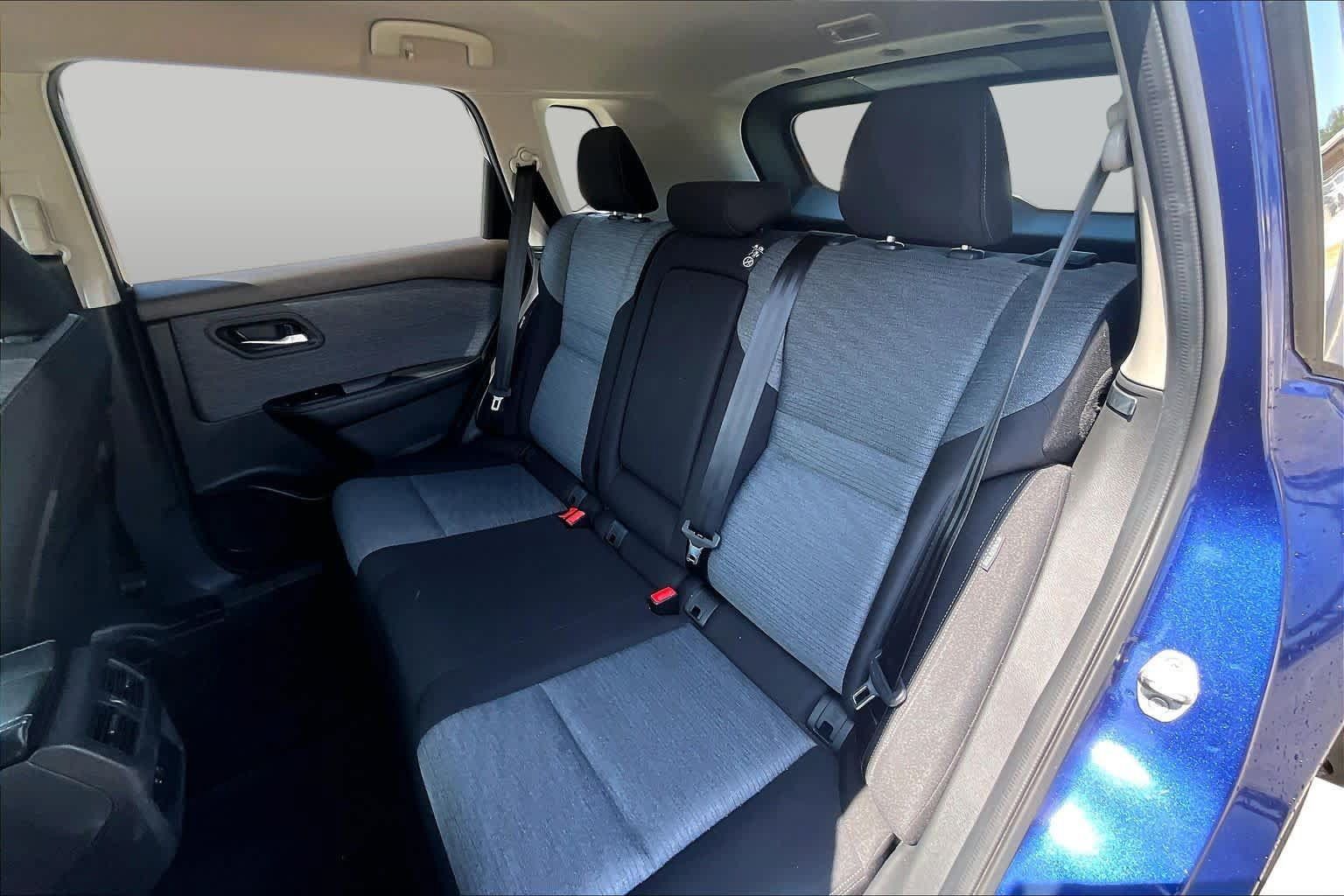Used 2023 Nissan Rogue SV FWD image 35