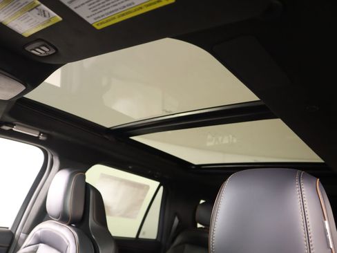 New 2026 Lincoln Navigator Black Label AWD/4WD image 17