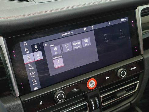 Used 2024 Porsche Macan image 32