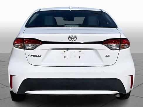 Used 2021 Toyota Corolla LE image 4