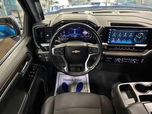 Used 2022 Chevrolet Silverado 1500 LT w/ Z71 Off-Road Package AWD/4WD image 24