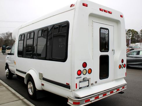 Used 2006 Ford E-350 and Econoline 350 Super Duty image 4