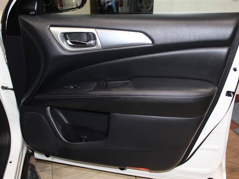 Used 2017 Nissan Pathfinder SL w/ SL Premium Package AWD/4WD image 37