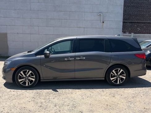 Used 2023 Honda Odyssey Touring image 2