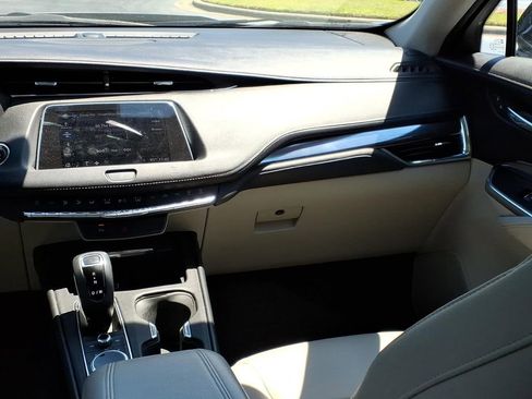 Used 2019 Cadillac XT4 Luxury FWD image 14