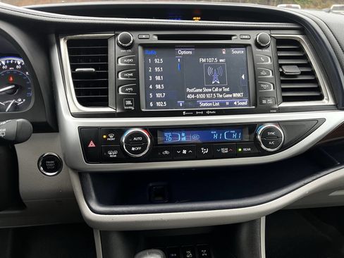 Used 2016 Toyota Highlander Limited Platinum image 25