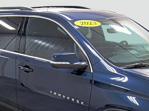 Used 2023 Chevrolet Traverse LT w/ LT Premium Package image 15