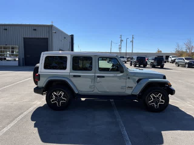 New 2027 Jeep Wrangler Unlimited Sahara w/ Whitecap Package AWD/4WD image 9