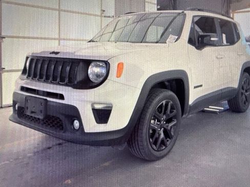 Used 2023 Jeep Renegade Altitude AWD/4WD image 3